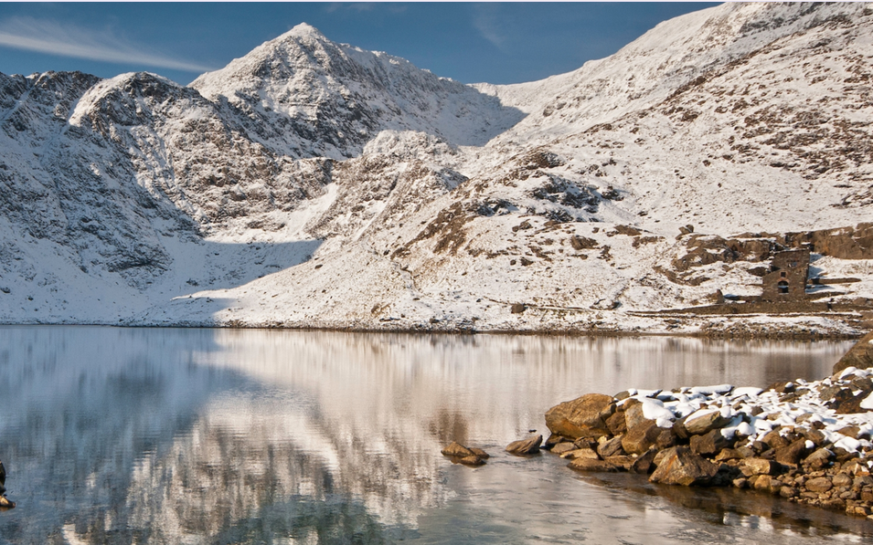 Yr Wyddfa (mont Snowdon) enneigé Photo : wales.com copyrith